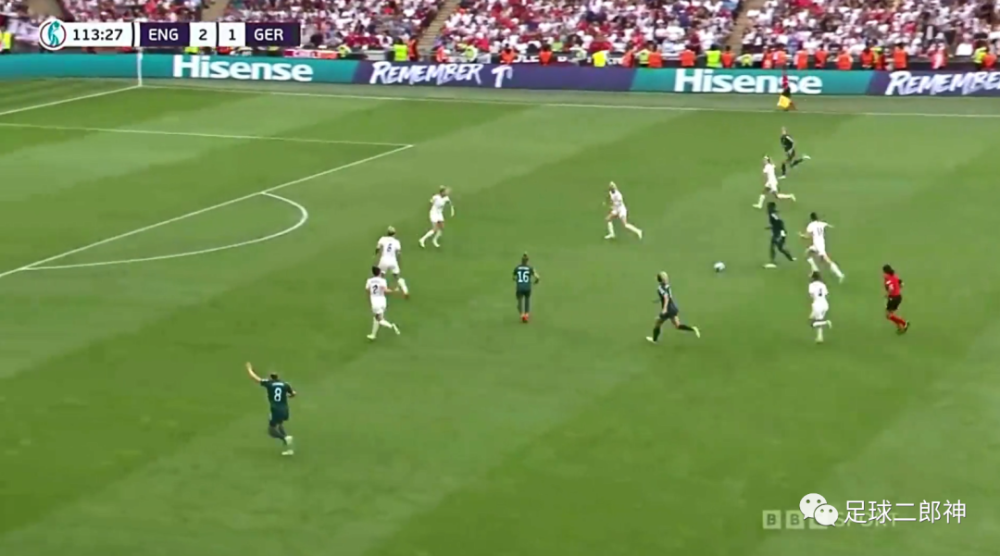  曼城女足三连冠伟业，男足王朝何时终结  