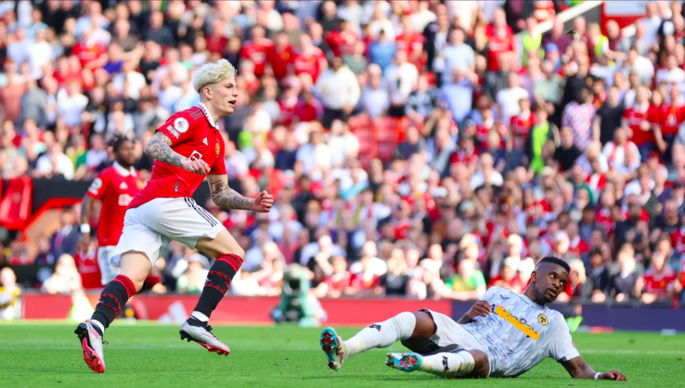  英超争冠格局再生变，曼城利物浦差距缩小