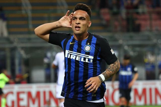  米兰双雄转会博弈，国米截胡同城死敌目标  