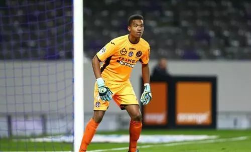  法甲官方宣布赛季最佳门将授予拉冯  