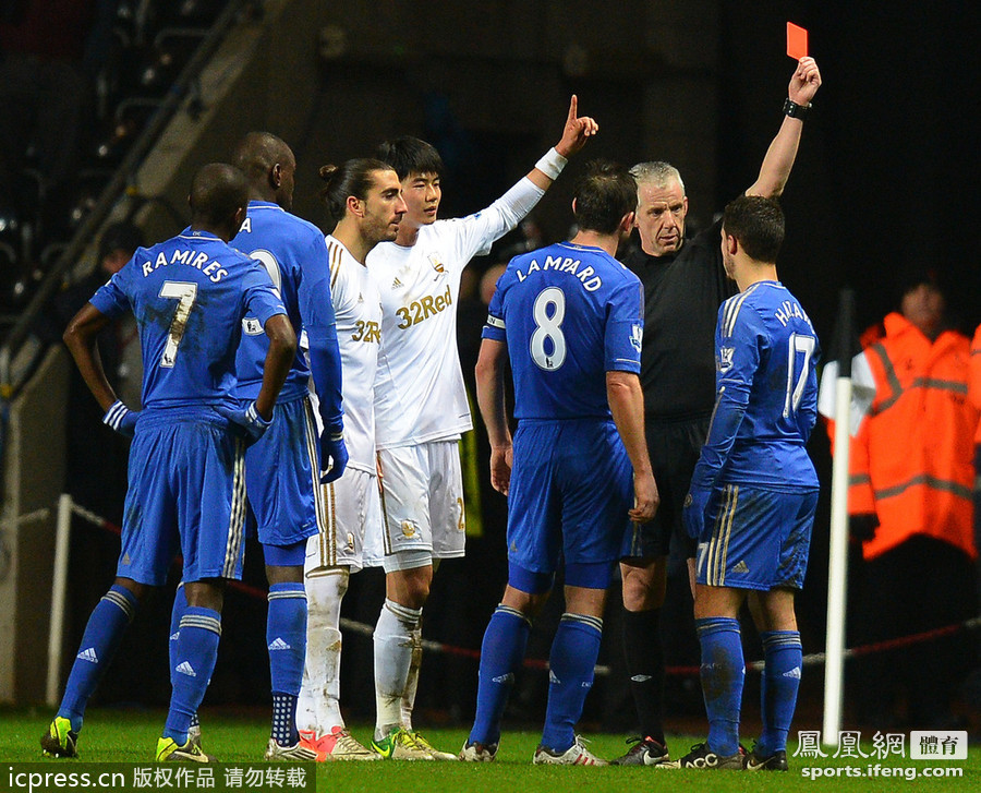  热刺中场核心染红十人苦战逼平西汉姆联  