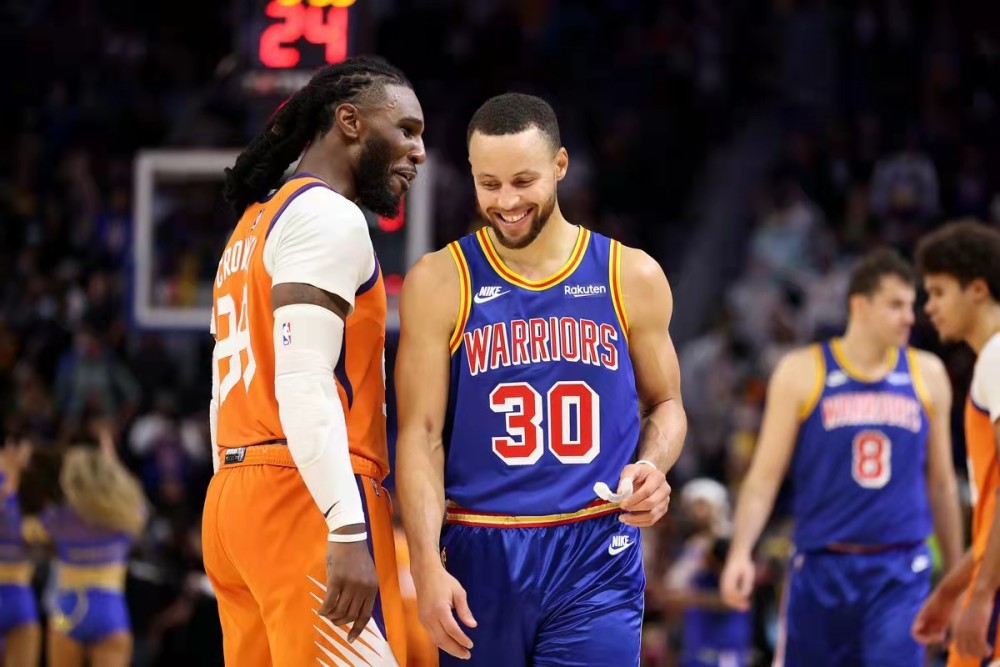  库里单节轰下二十分勇士大胜快船重返争冠行列