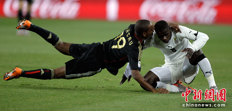  斯特拉斯堡定位球显威，两度头槌破门击溃副班长